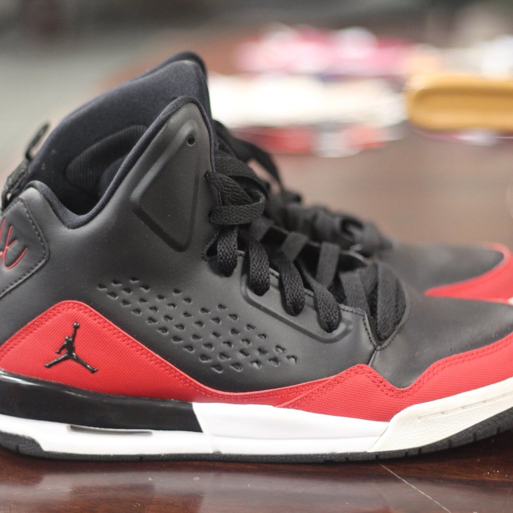 JORDAN Flights, Youth 7, Black and Red - Picture 5 of 7